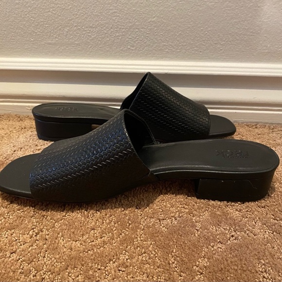 Nordstrom Rack Shoes - Women’s Black Textured Slide Sandals New Size 9.5 vegan Nordstrom Rack